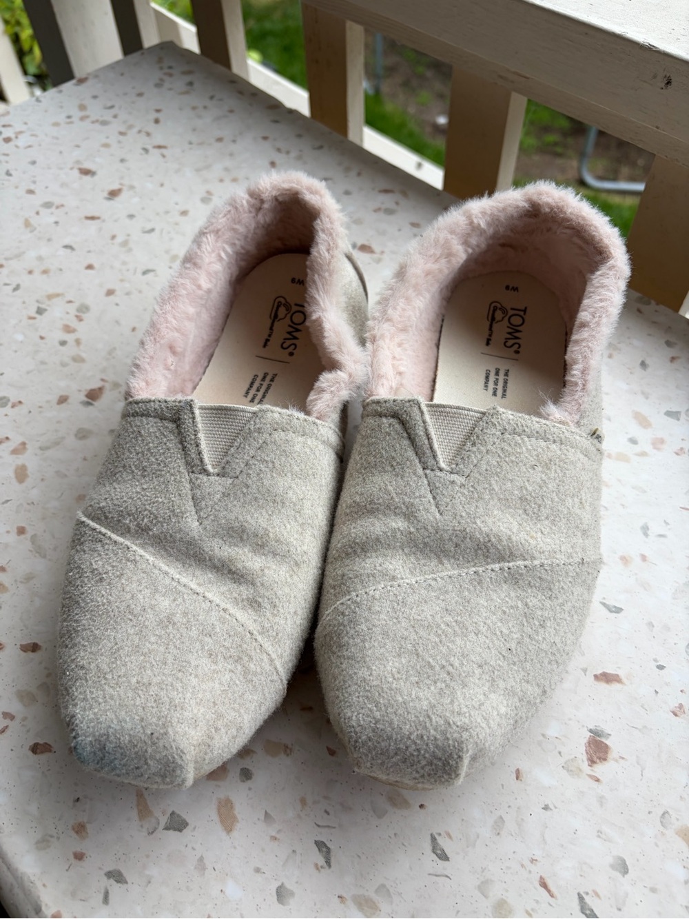 Toms Women's Slip-On Flats in Light Gray with Soft Pink Lining